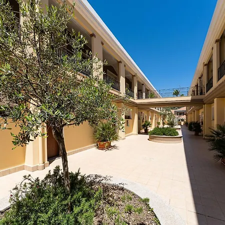 Apartamento Modern Furnished House In *